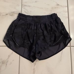 Lululemon Black Camo Hotty Hot 2.5 Shorts